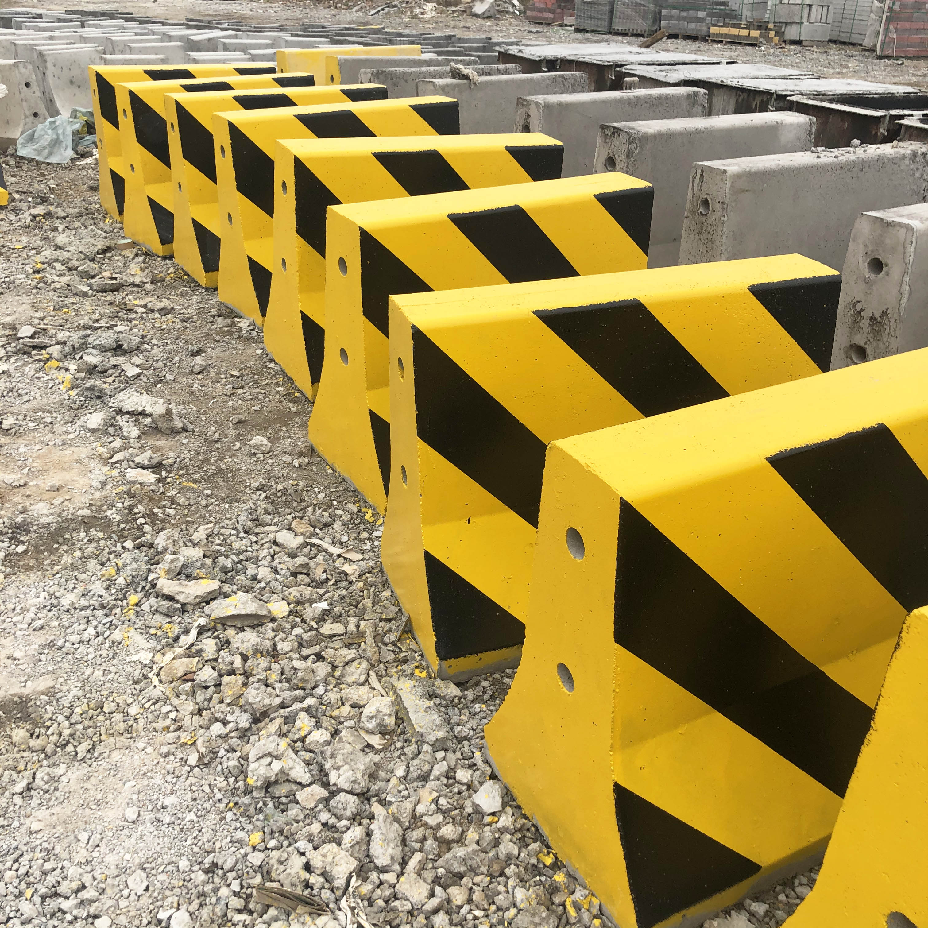 点击进入中型隔离墩系列